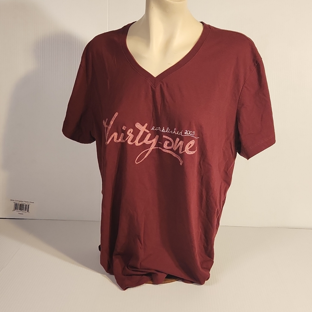 ❤️ 3/$20 bundle item! Thirty-one rep shirt 2x v-neck t-shirt